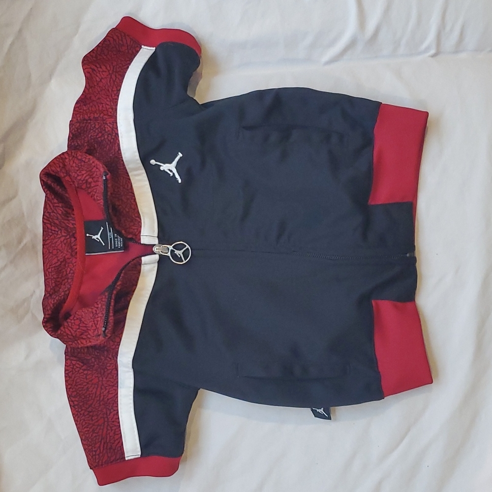 🌟3/$10 Boys 12mo short sleeved jacket